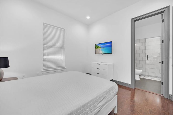 Image No.30-5 Bed Property for sale