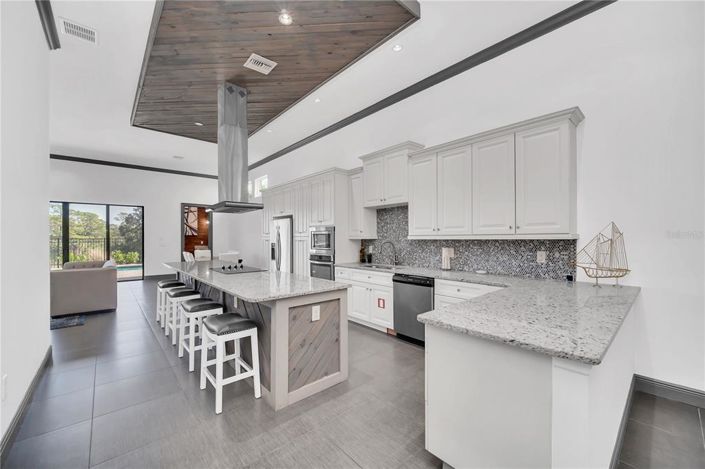 Image No.38-5 Bed Property for sale