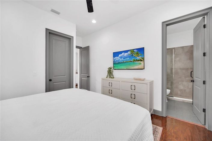 Image No.46-5 Bed Property for sale