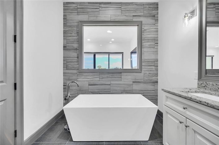 Image No.52-5 Bed Property for sale