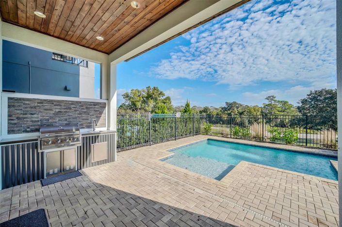 Image No.63-5 Bed Property for sale