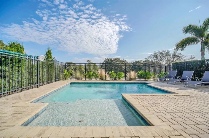 Image No.65-5 Bed Property for sale