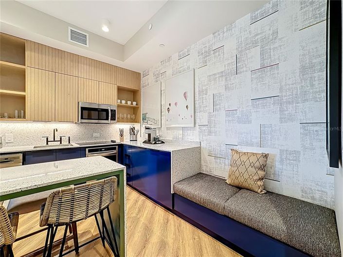 Image No.10-2 Bed Property for sale