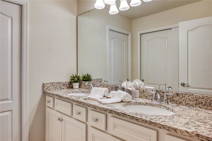 Image No.32-5 Bed Townhouse for sale