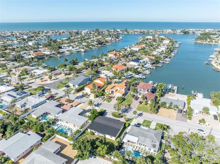 Image No.30-4 Bed Property for sale