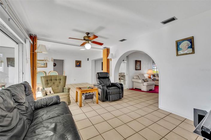 Image No.7-4 Bed Property for sale