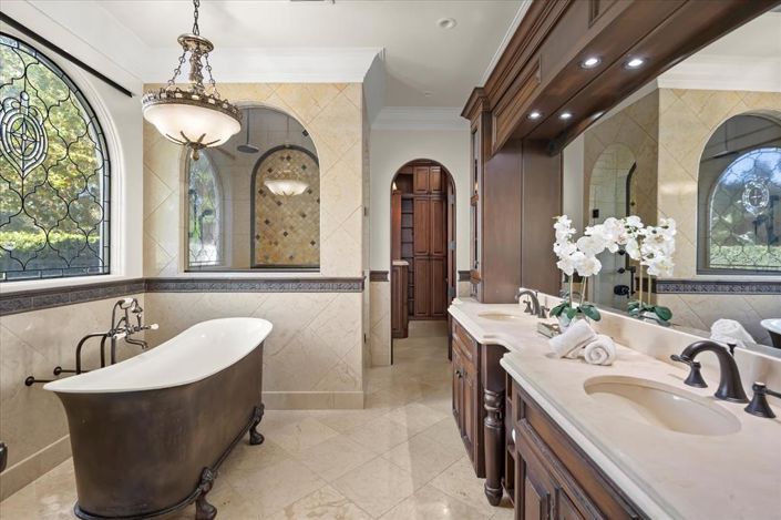 Image No.39-3 Bed Property for sale