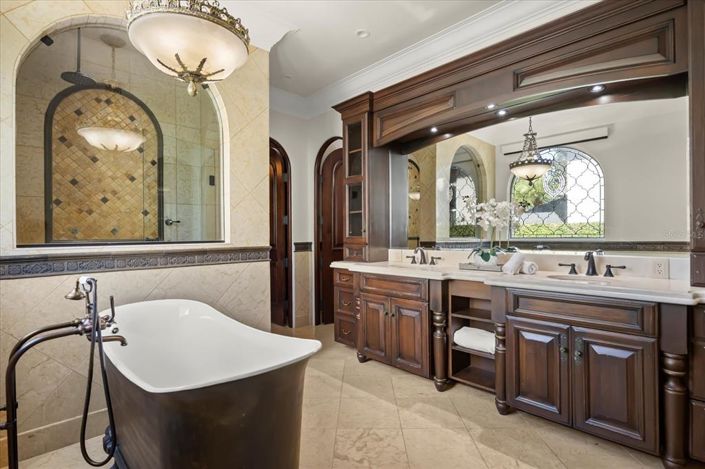 Image No.40-3 Bed Property for sale