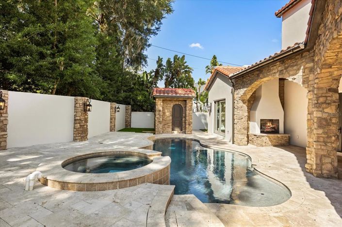 Image No.49-3 Bed Property for sale