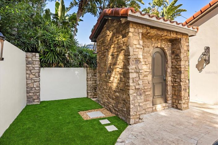 Image No.52-3 Bed Property for sale