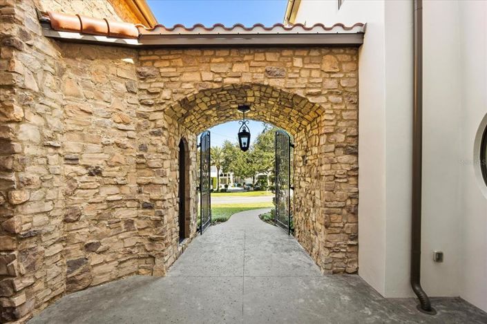 Image No.6-3 Bed Property for sale