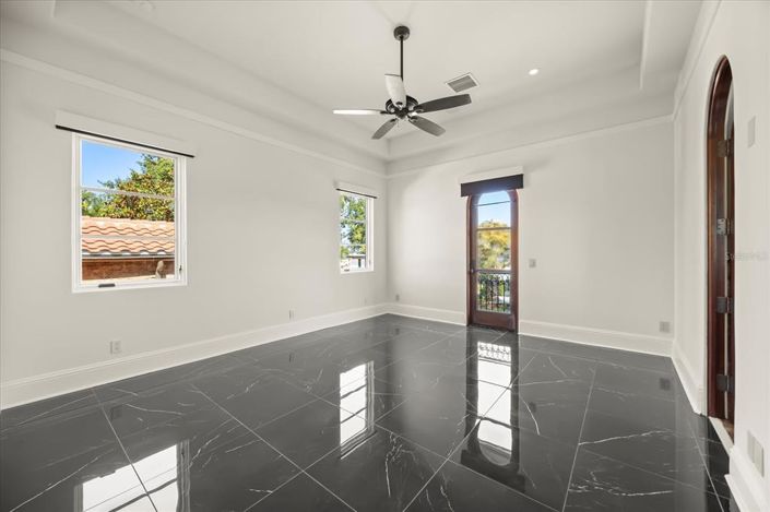 Image No.68-3 Bed Property for sale