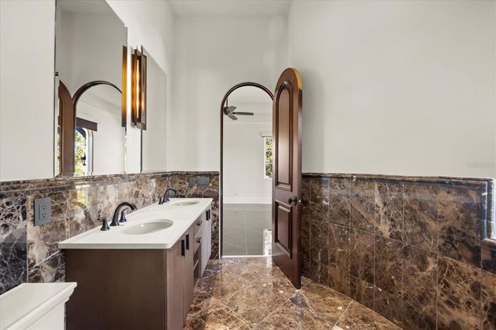 Image No.71-3 Bed Property for sale