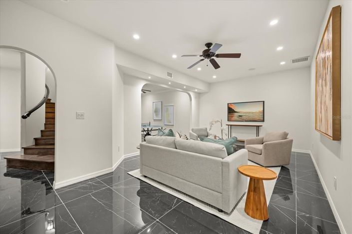 Image No.75-3 Bed Property for sale