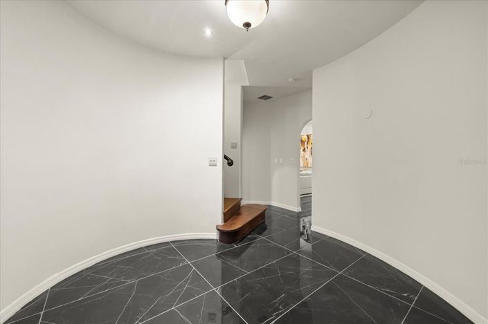 Image No.80-3 Bed Property for sale