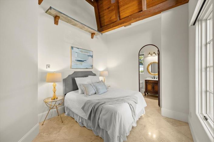 Image No.82-3 Bed Property for sale