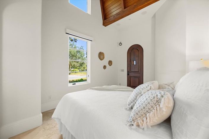 Image No.83-3 Bed Property for sale