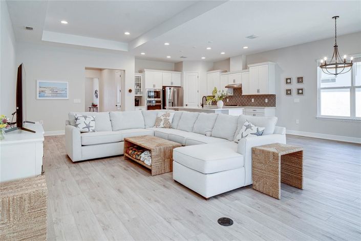 Image No.10-3 Bed Property for sale