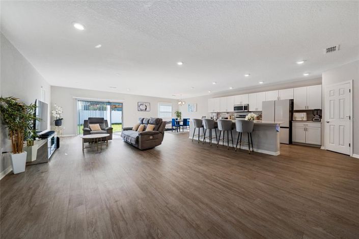 Image No.12-5 Bed Property for sale