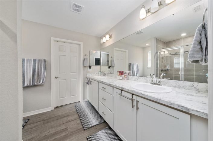 Image No.20-5 Bed Property for sale