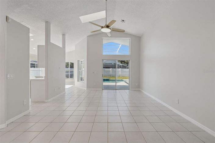 Image No.4-4 Bed Property for sale