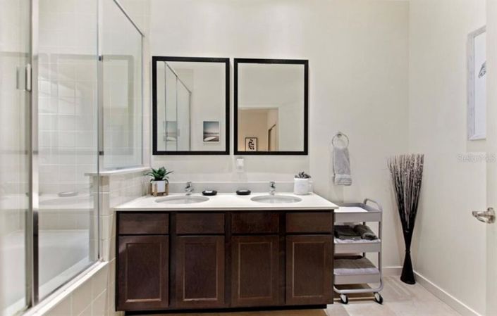 Image No.15-2 Bed Townhouse for sale