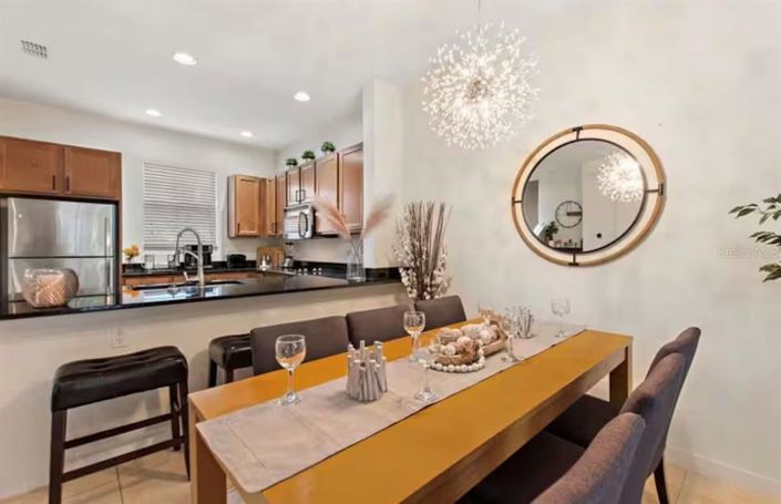 Image No.9-2 Bed Townhouse for sale