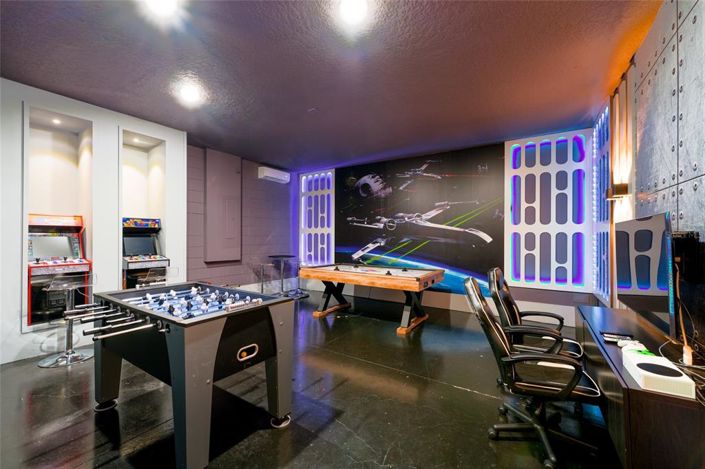 Image No.12-9 Bed Property for sale