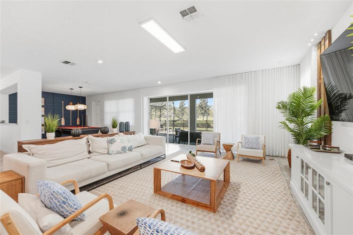 Image No.5-9 Bed Property for sale