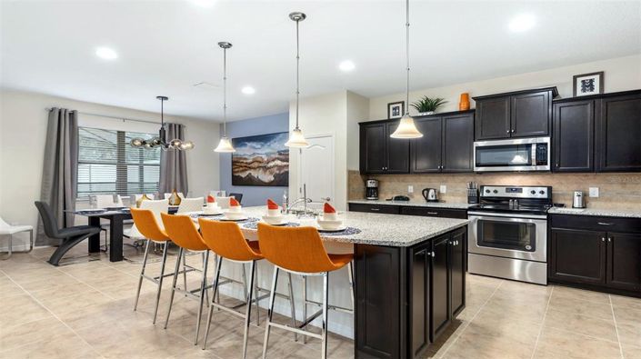 Image No.14-5 Bed Property for sale