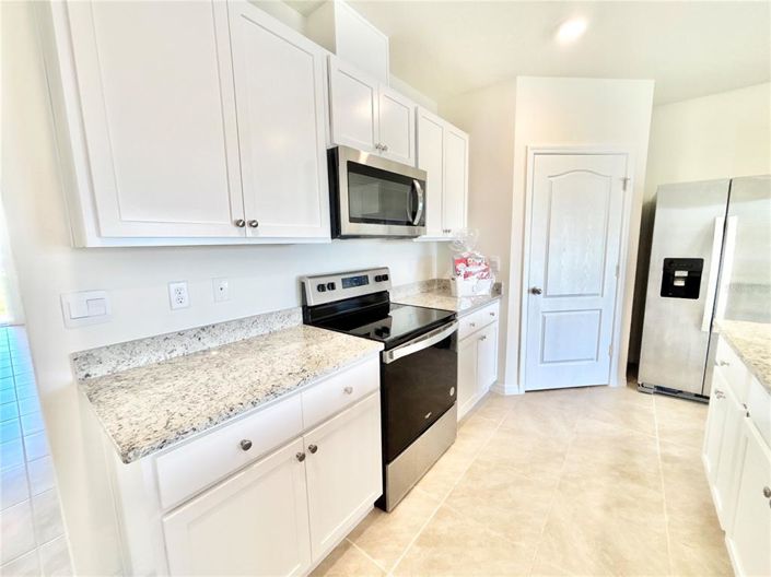 Image No.4-4 Bed Property for sale