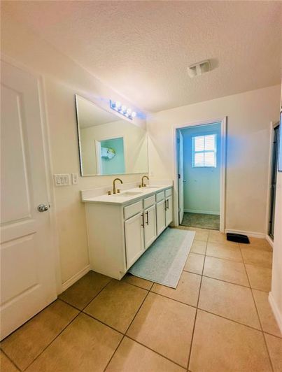 Image No.20-5 Bed Property for sale