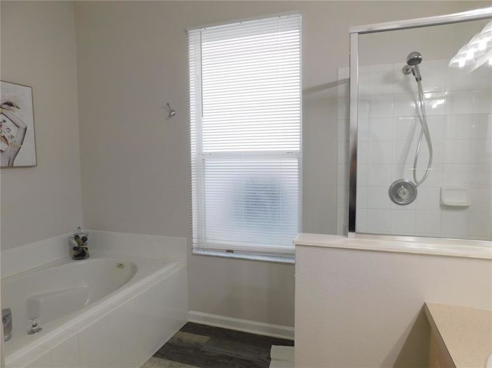 Image No.4-4 Bed Property for sale