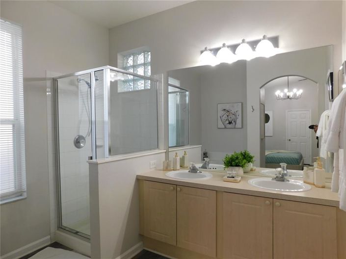 Image No.5-4 Bed Property for sale