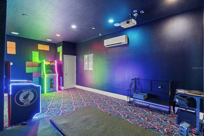 Image No.14-9 Bed Property for sale