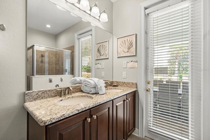 Image No.22-9 Bed Property for sale