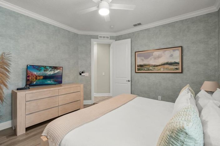 Image No.24-9 Bed Property for sale