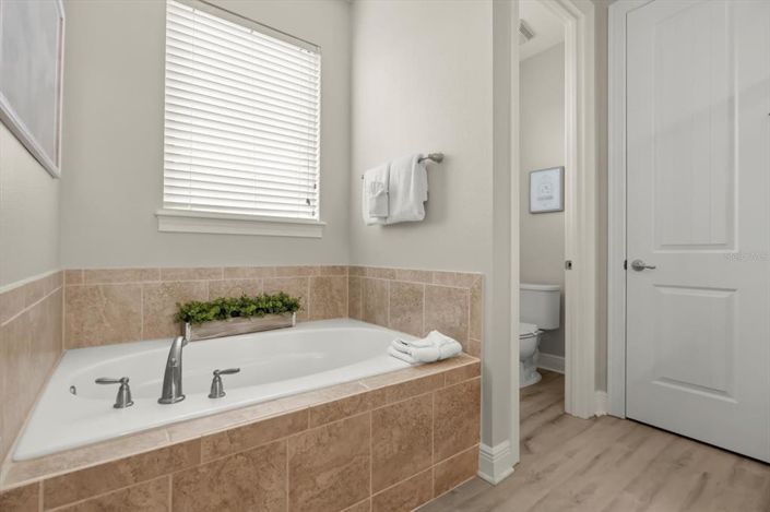 Image No.26-9 Bed Property for sale