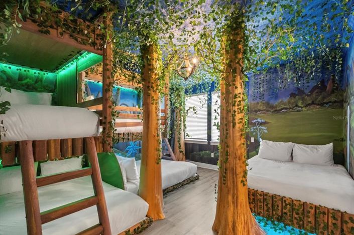 Image No.32-9 Bed Property for sale