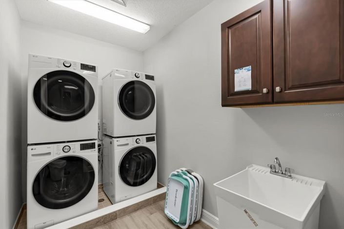 Image No.37-9 Bed Property for sale