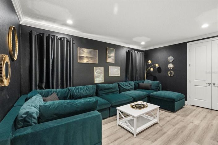 Image No.44-9 Bed Property for sale