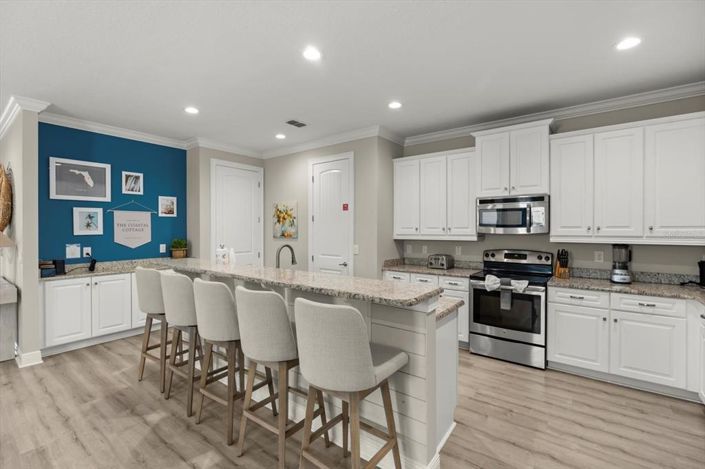 Image No.6-9 Bed Property for sale