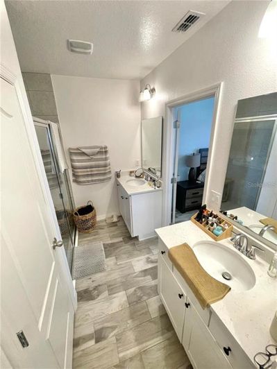 Image No.13-3 Bed Property for sale