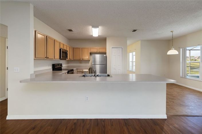 Image No.10-4 Bed Property for sale