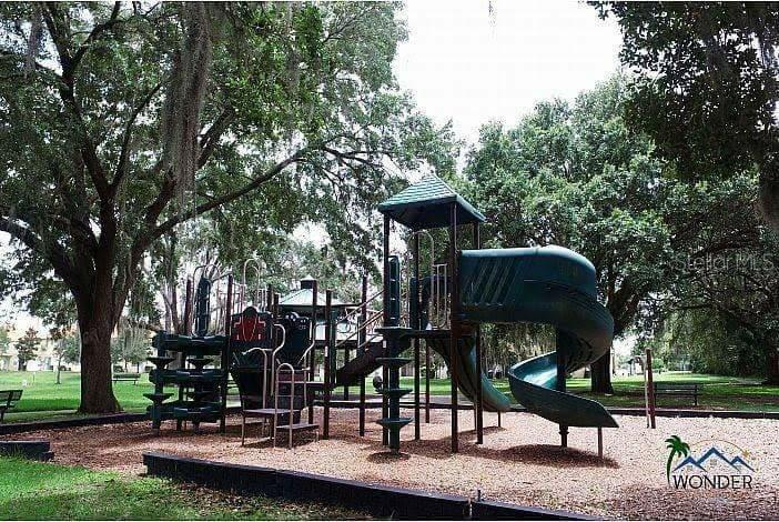 Image No.25-4 Bed Townhouse for sale