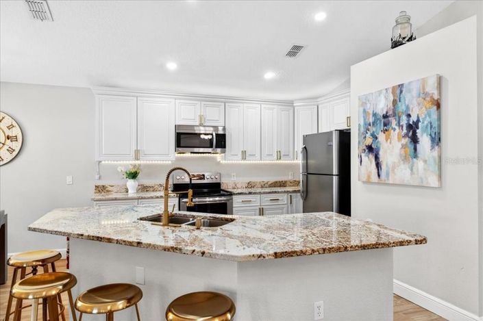 Image No.19-4 Bed Property for sale