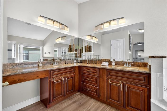 Image No.25-4 Bed Property for sale