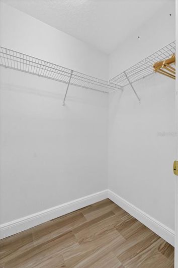 Image No.28-4 Bed Property for sale