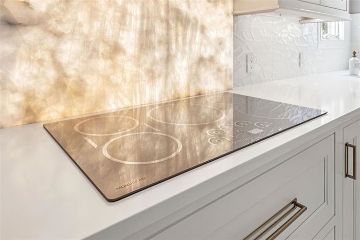 Image No.15-6 Bed Property for sale