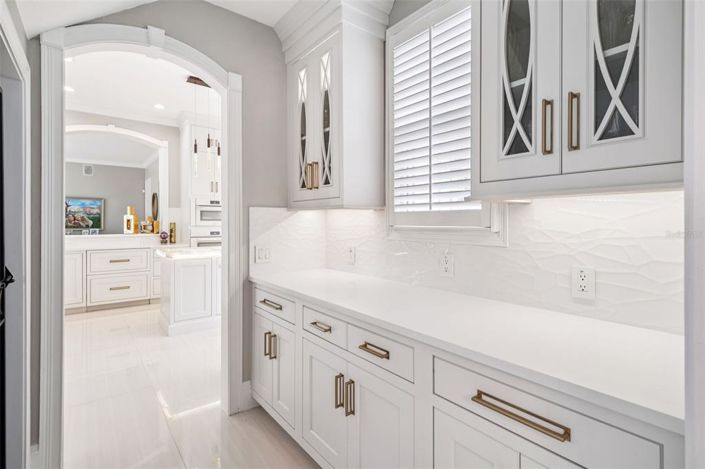 Image No.17-6 Bed Property for sale